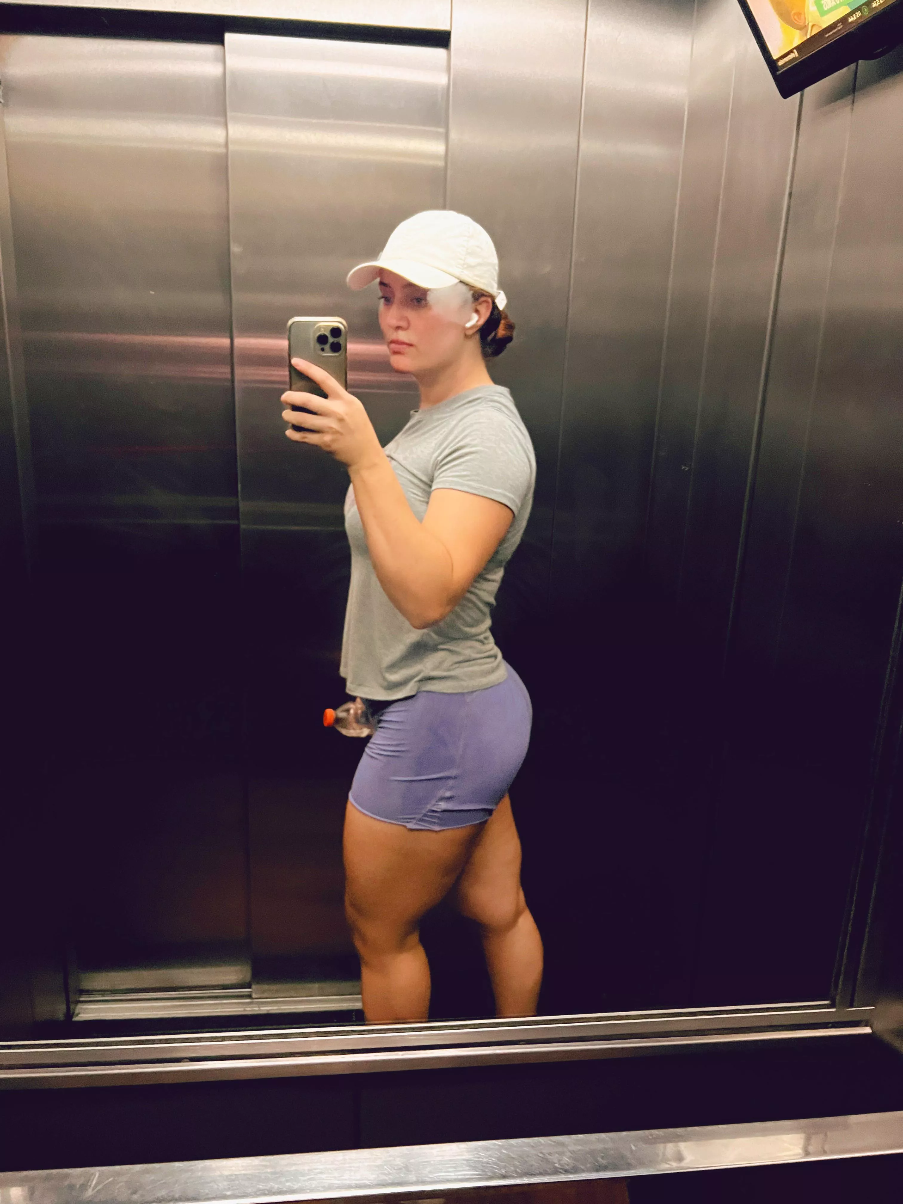 Gym selfie after peachy workout posted by Puzzled_MJ