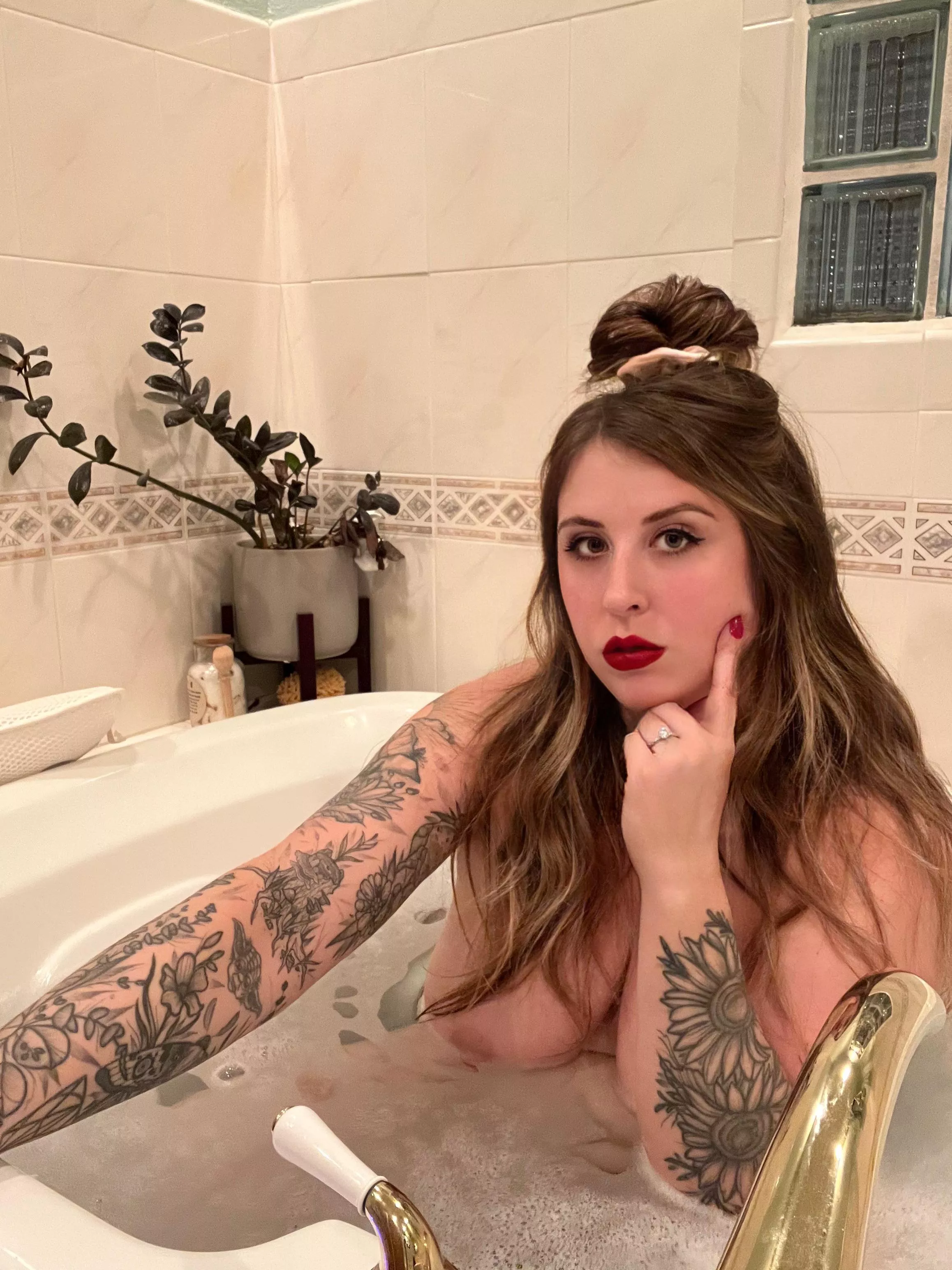 I love a hot bubble bath posted by -naughtybynature-