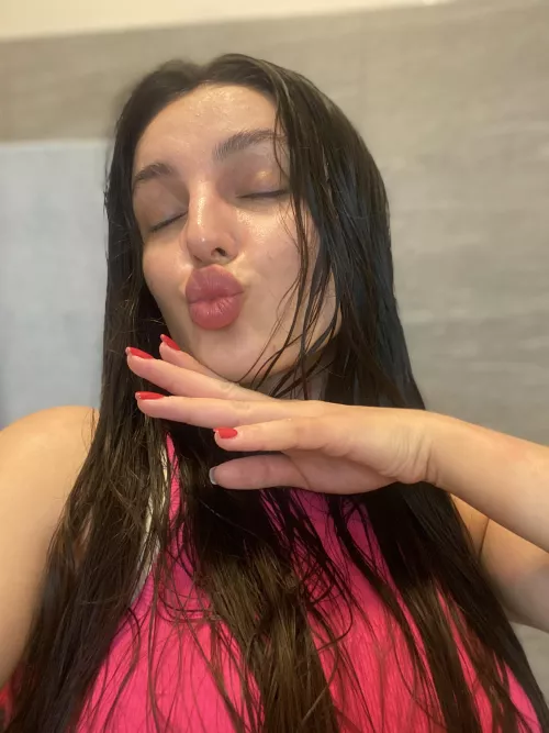 Just got out the shower do you think I look hot? by ellyslv