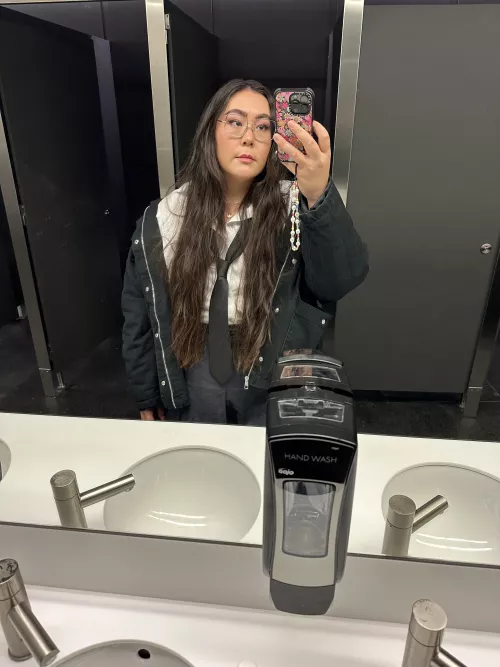 Just looking cute for a mirror selfie 🥰 by reinaishii