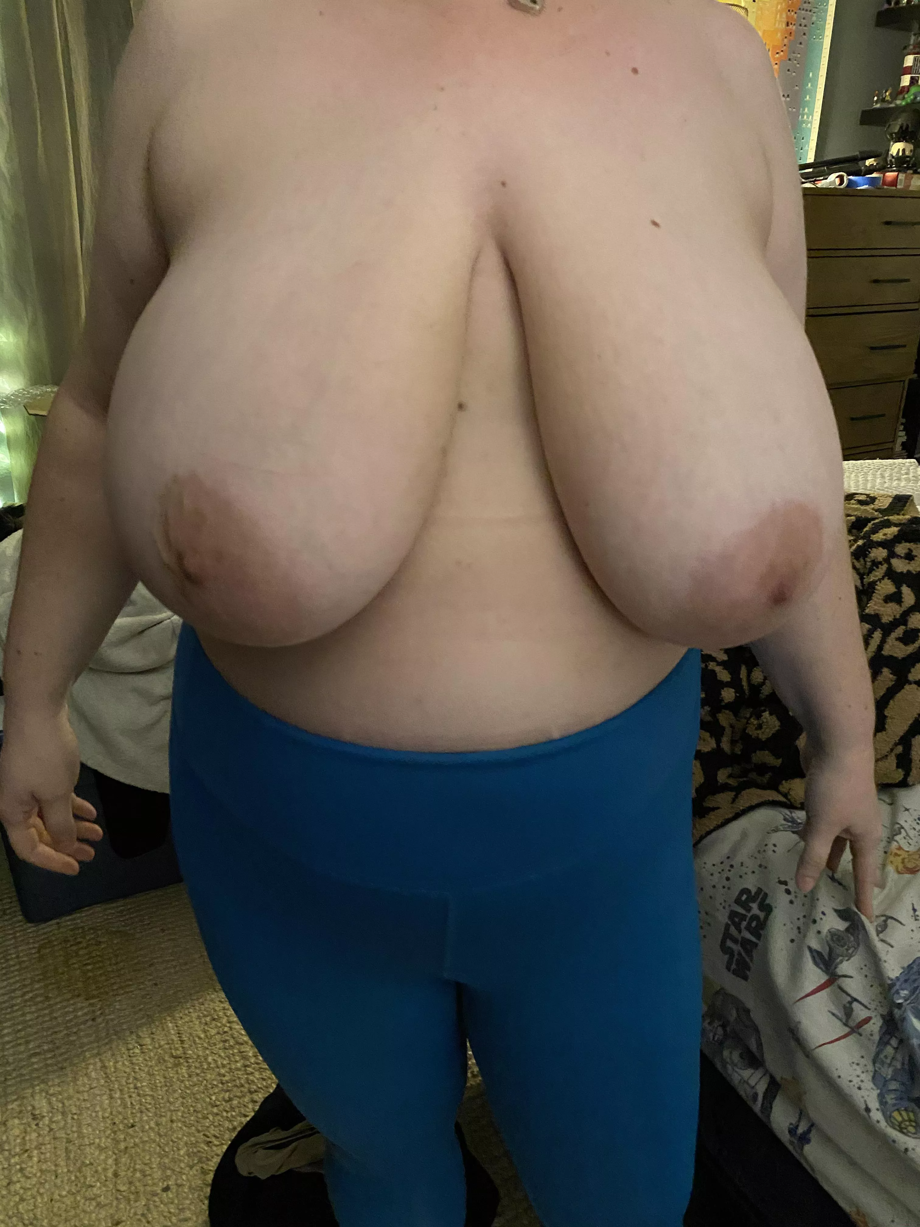 Like my outfit for the day ? 😉 posted by busty_von_tease