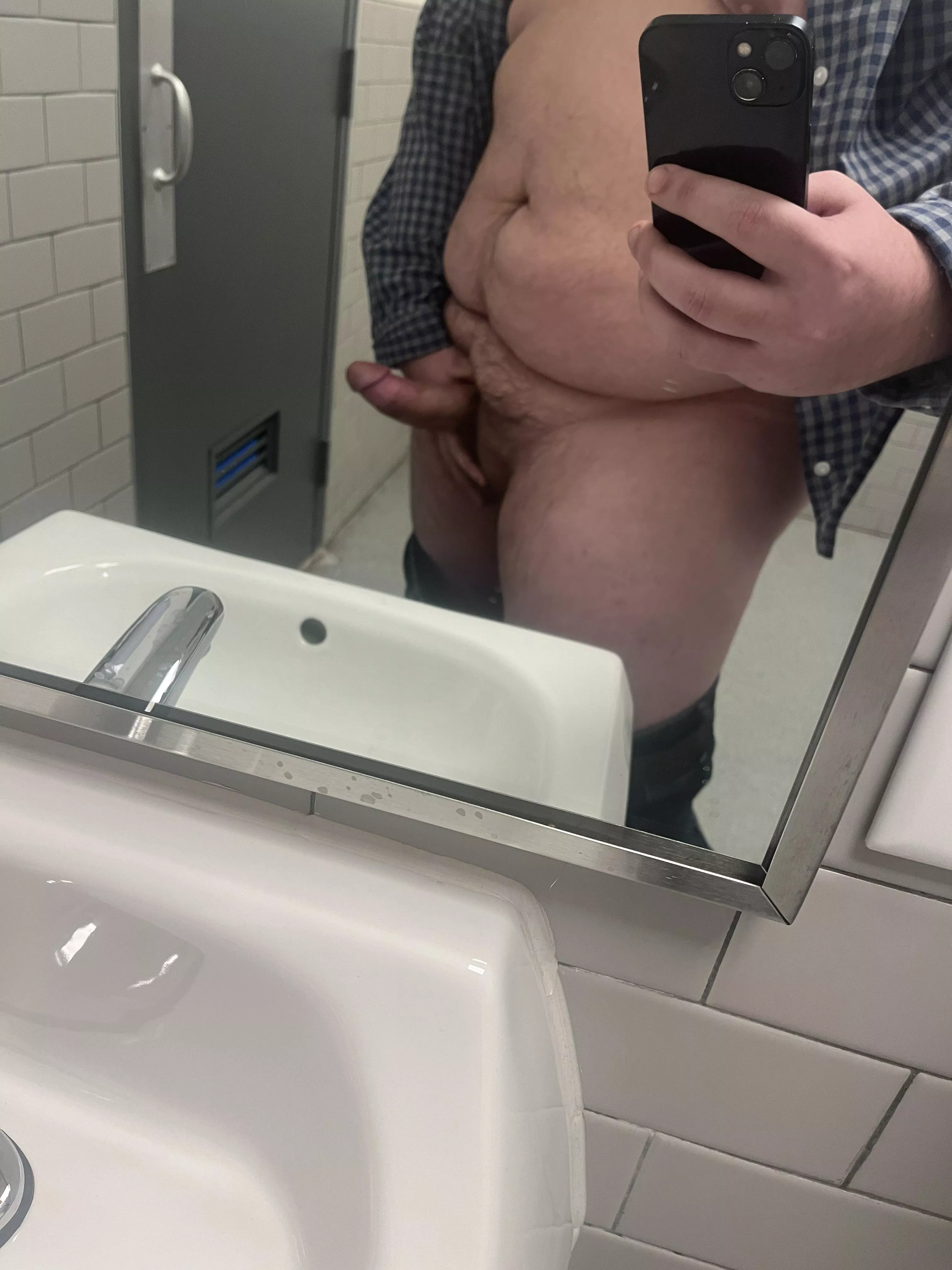 Mid work dick pic posted by Throwawaylel11123