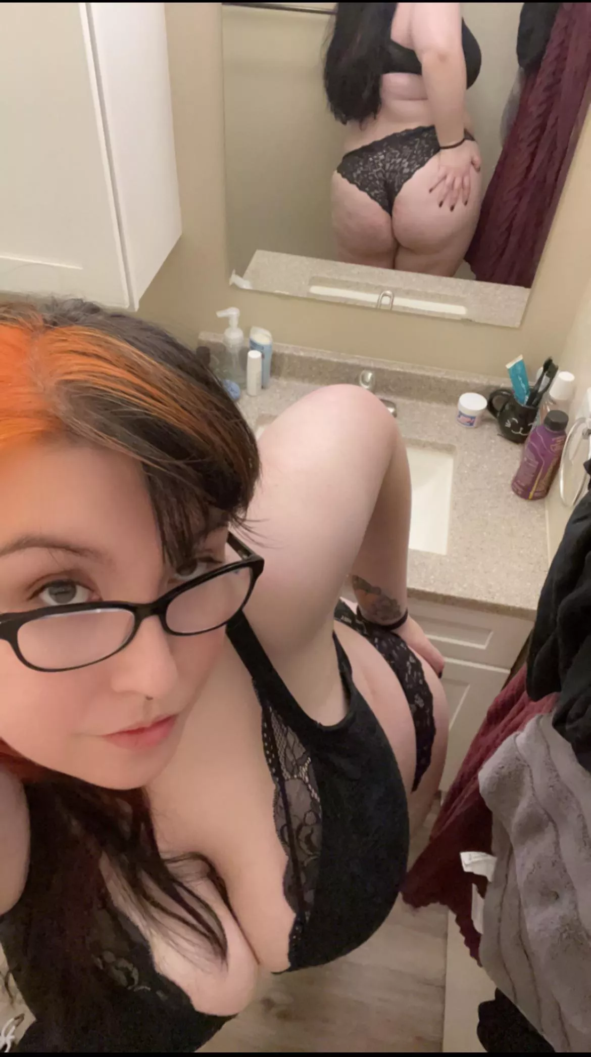 Newly single ✨ would you date a milf with a fat ass? posted by Lovedezereigh