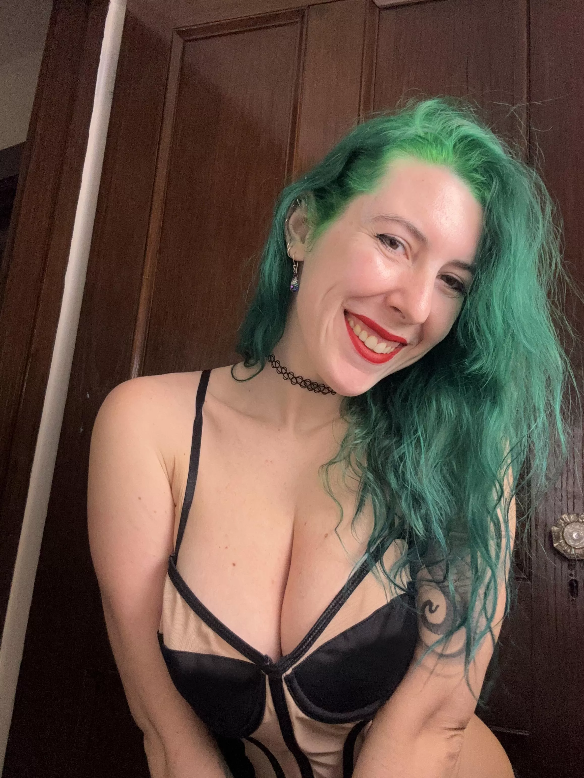 Night out smiles posted by sirenskiss3