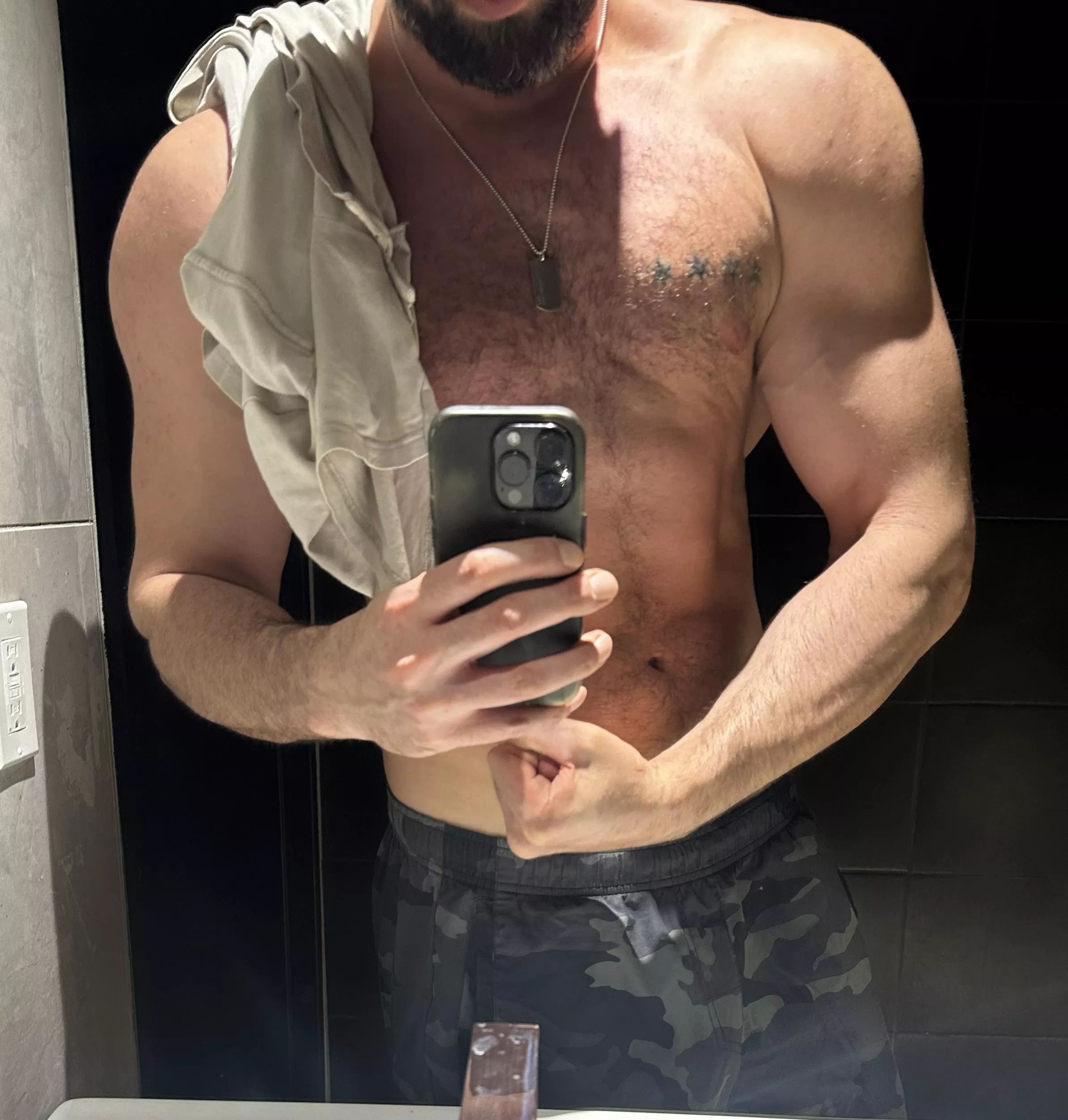 posting this even though my forearms look small posted by Troy_Light_