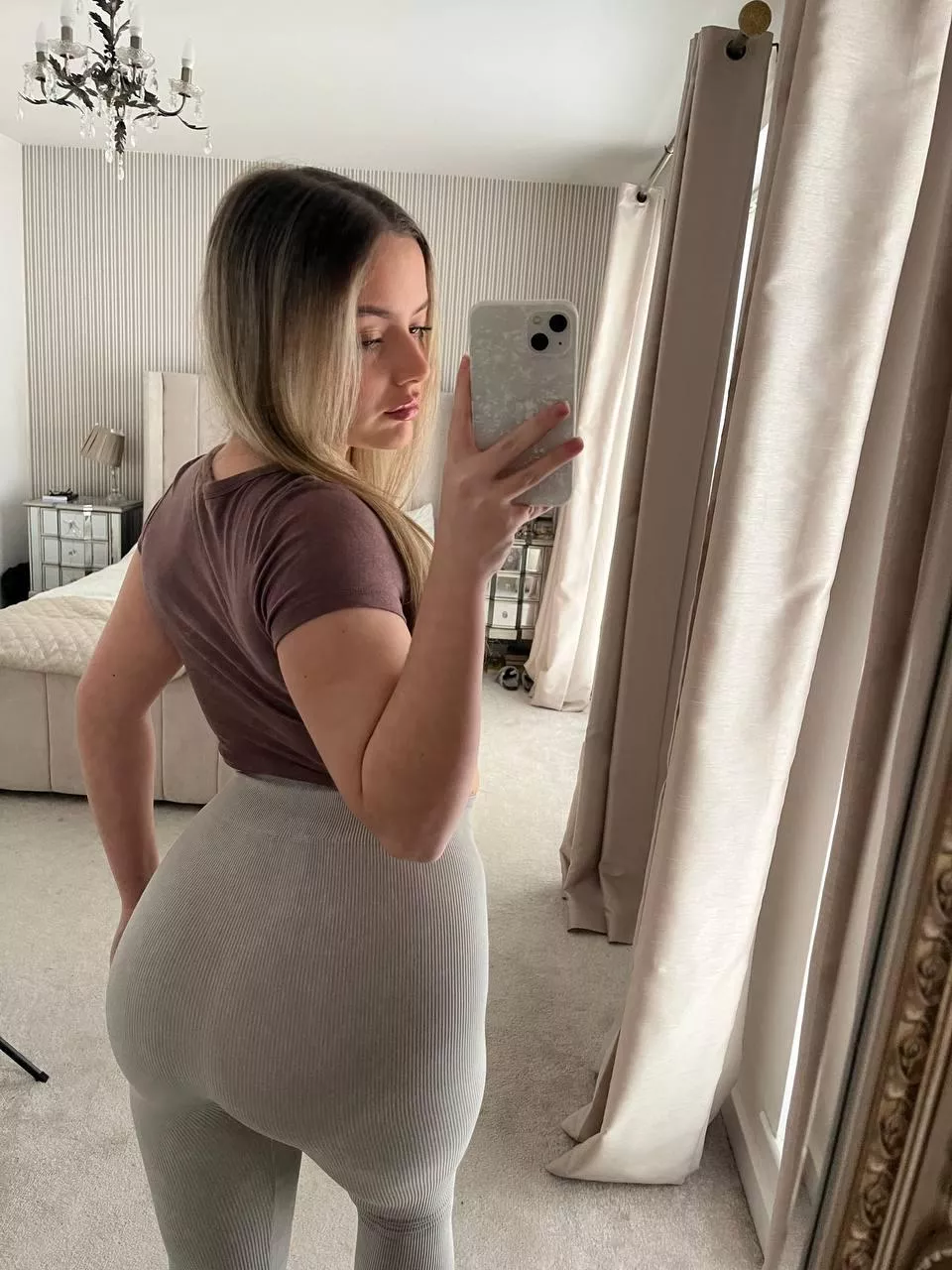 Quick selfie before a gym sesh... posted by misoes5m