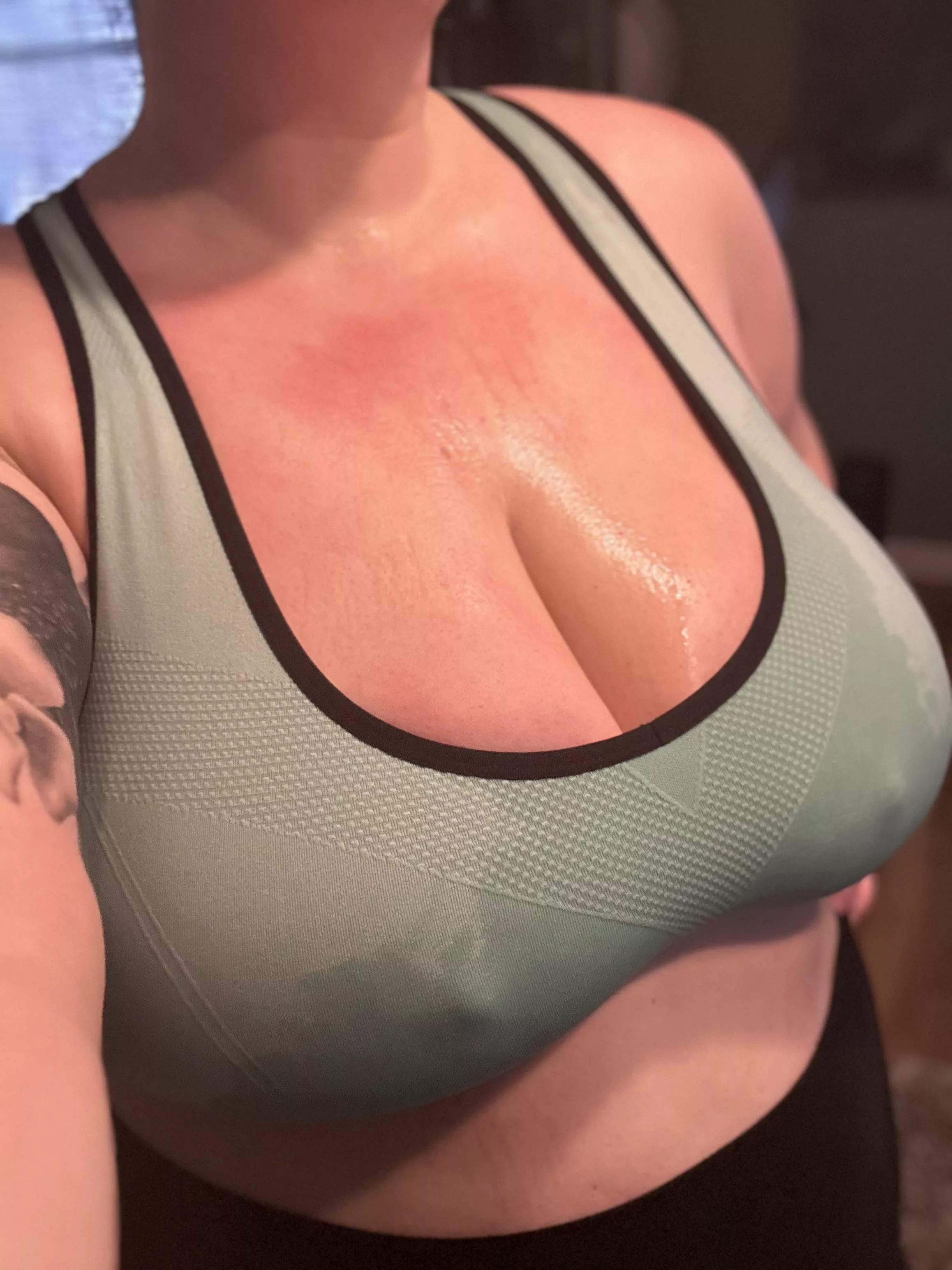 Some days, my motivation to work out is posting here 💜 posted by DaliaJade