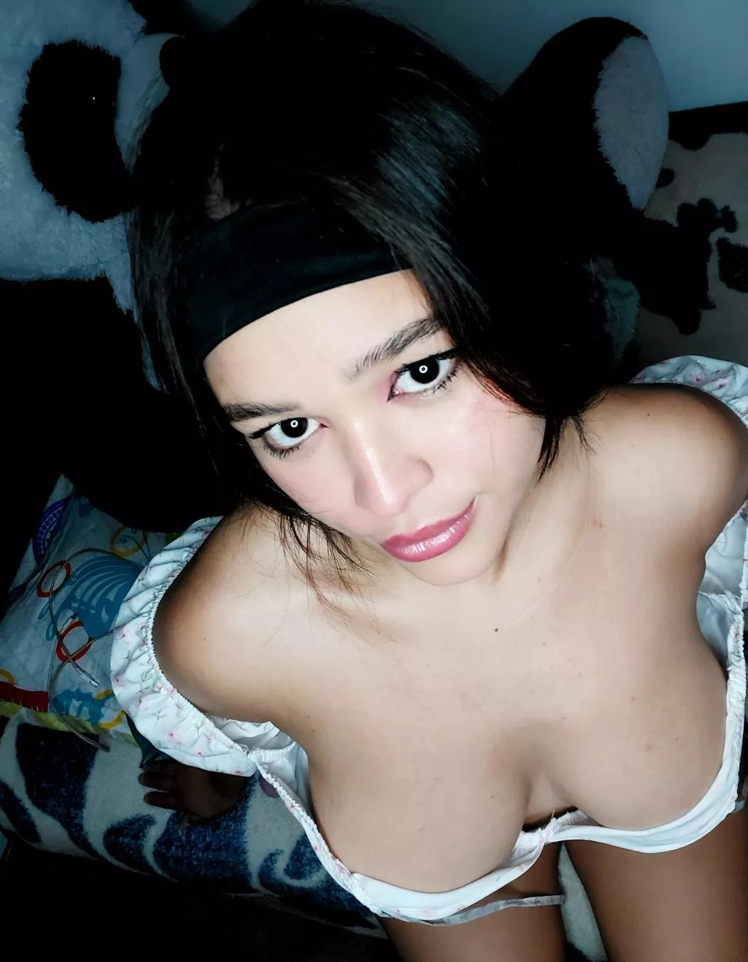 That's right, I'm looking into your eyes as I slowly descend 🫣 posted by MeryMagic