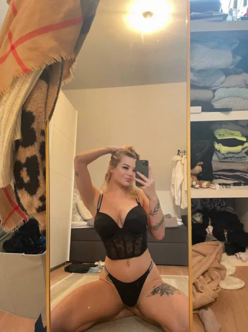 The cheekiest blonde slut by Vsrea