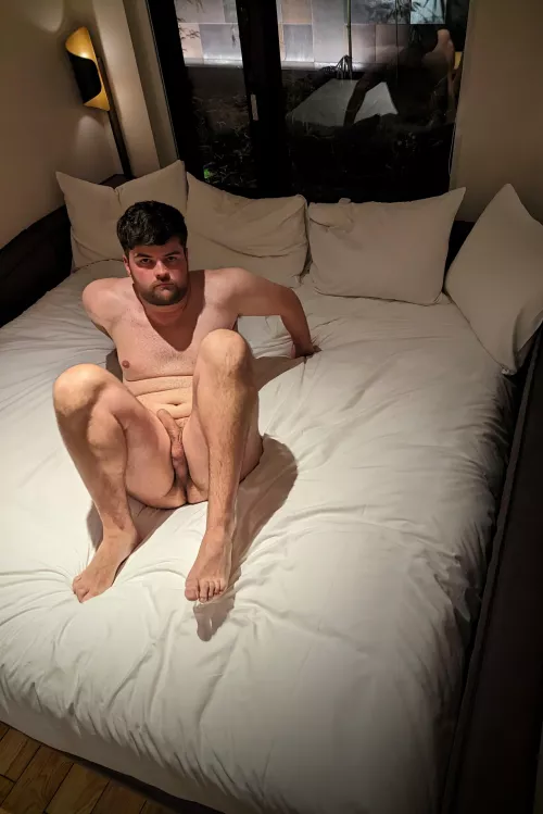 Who wants to cum & join me in bed? 😏 by youblue123