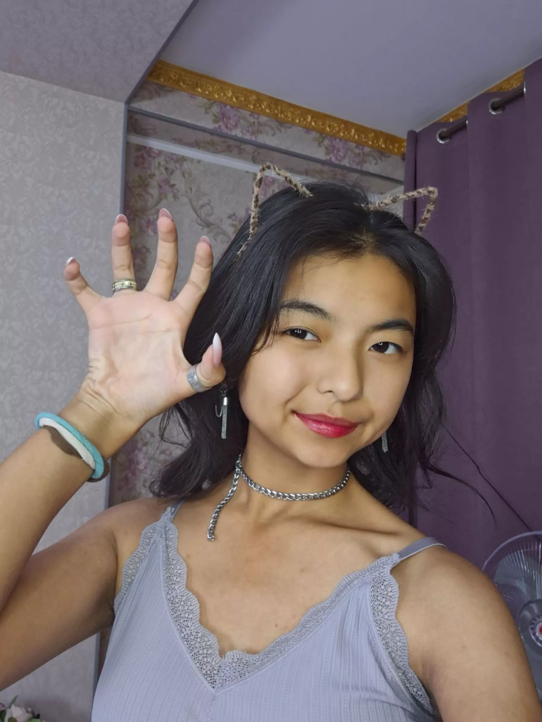 Who wants to play with a kitty? posted by PetiteSexyAngel