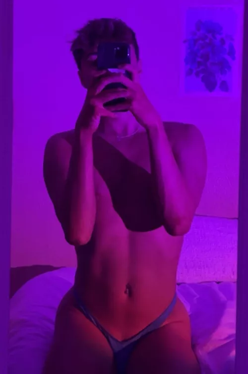 19 fem bubblebutt slut looking for straight or hot guys to be a good girl for snap: taylor_100105 by hottest-person1418