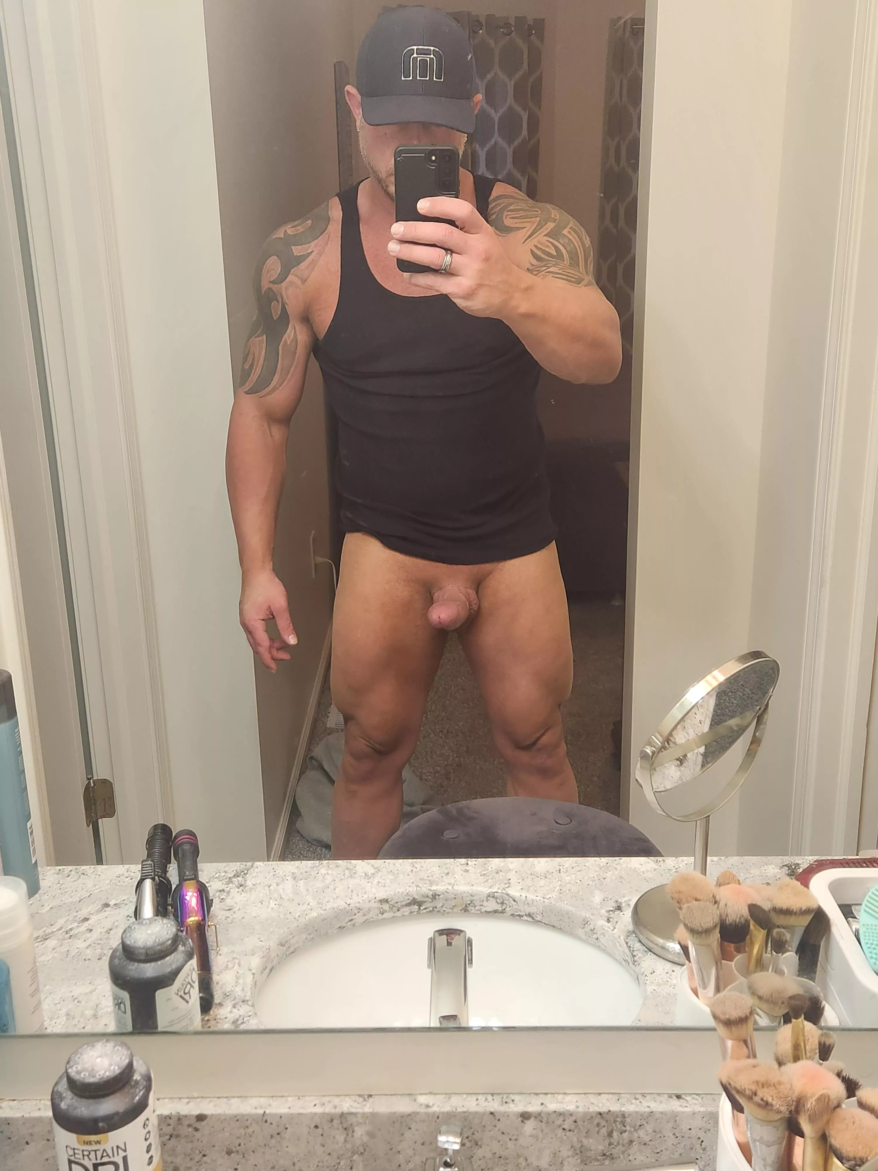 (42) Daddy is home alone posted by Turbulent-Air-7641