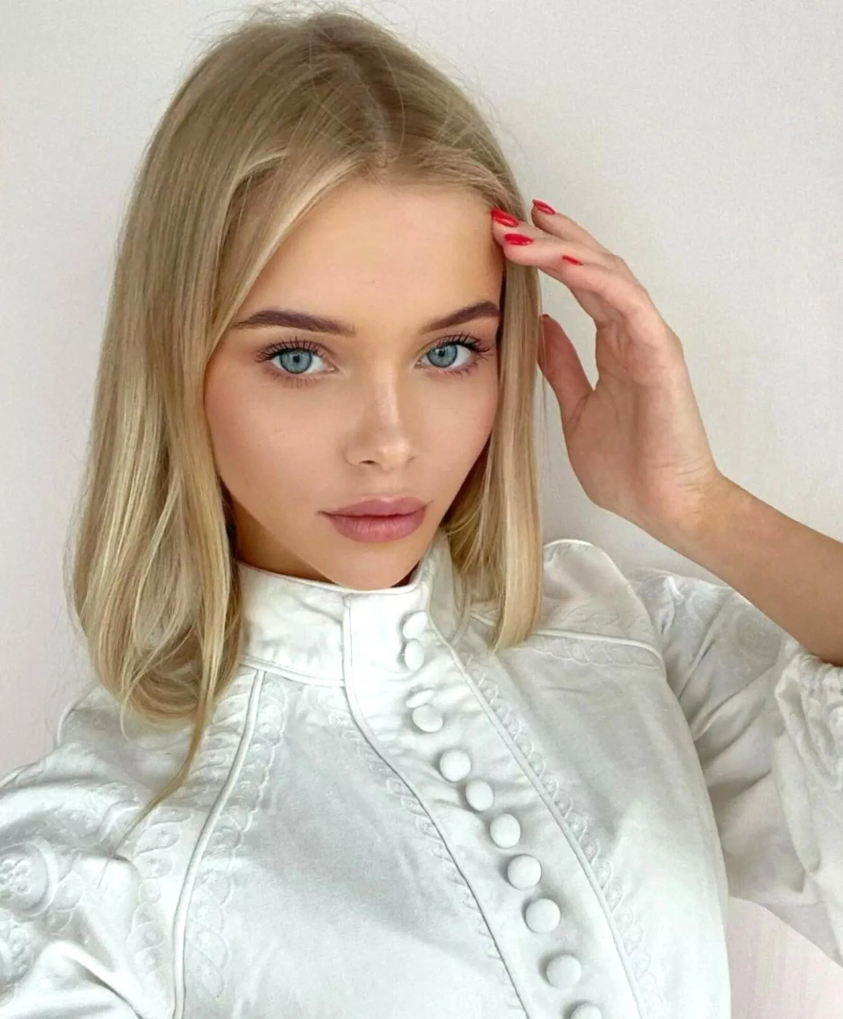 Alla Bruletova posted by qwer5r