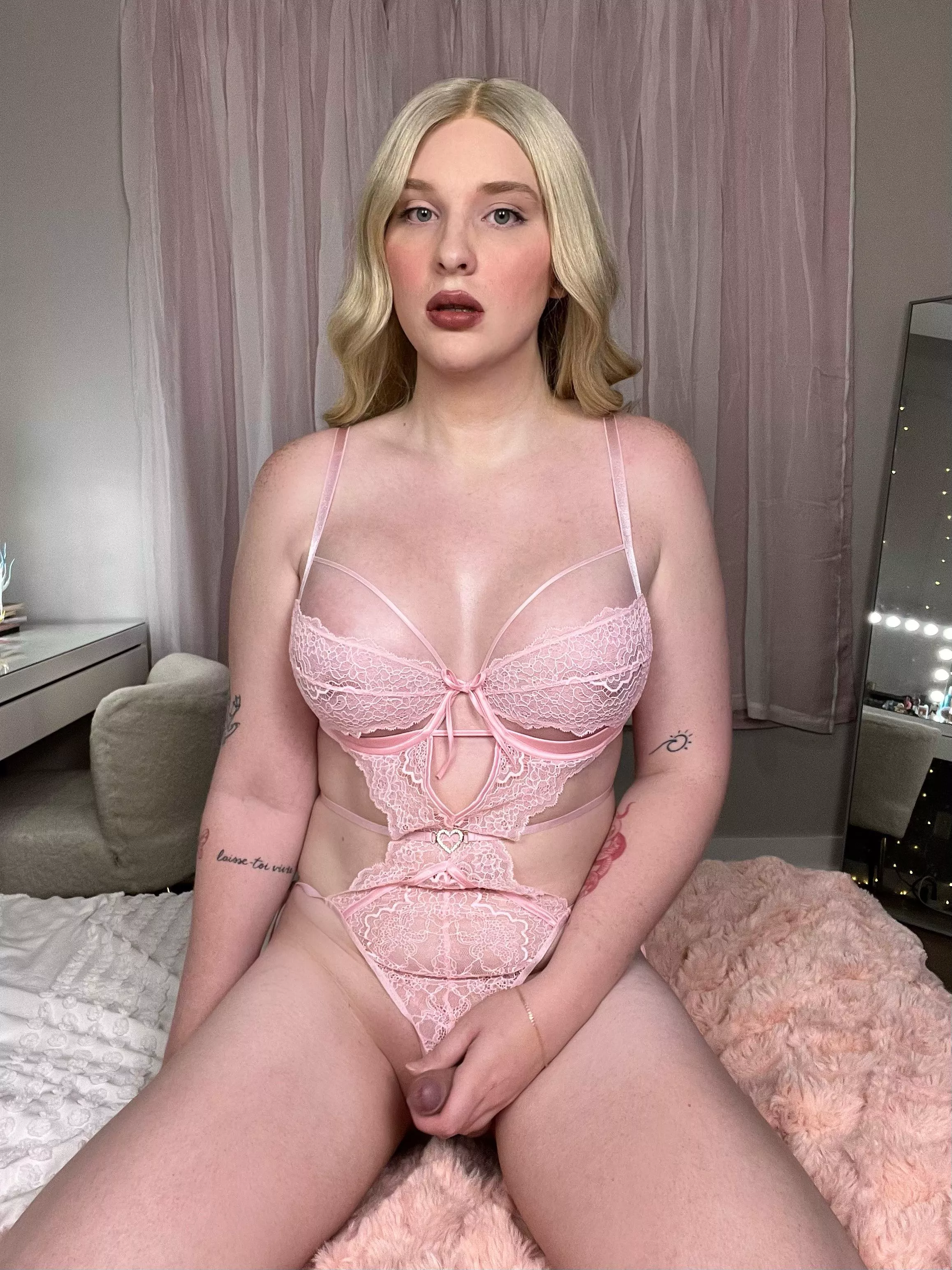 Can someone give me a hand? 🥰 posted by Training_Pin_7153