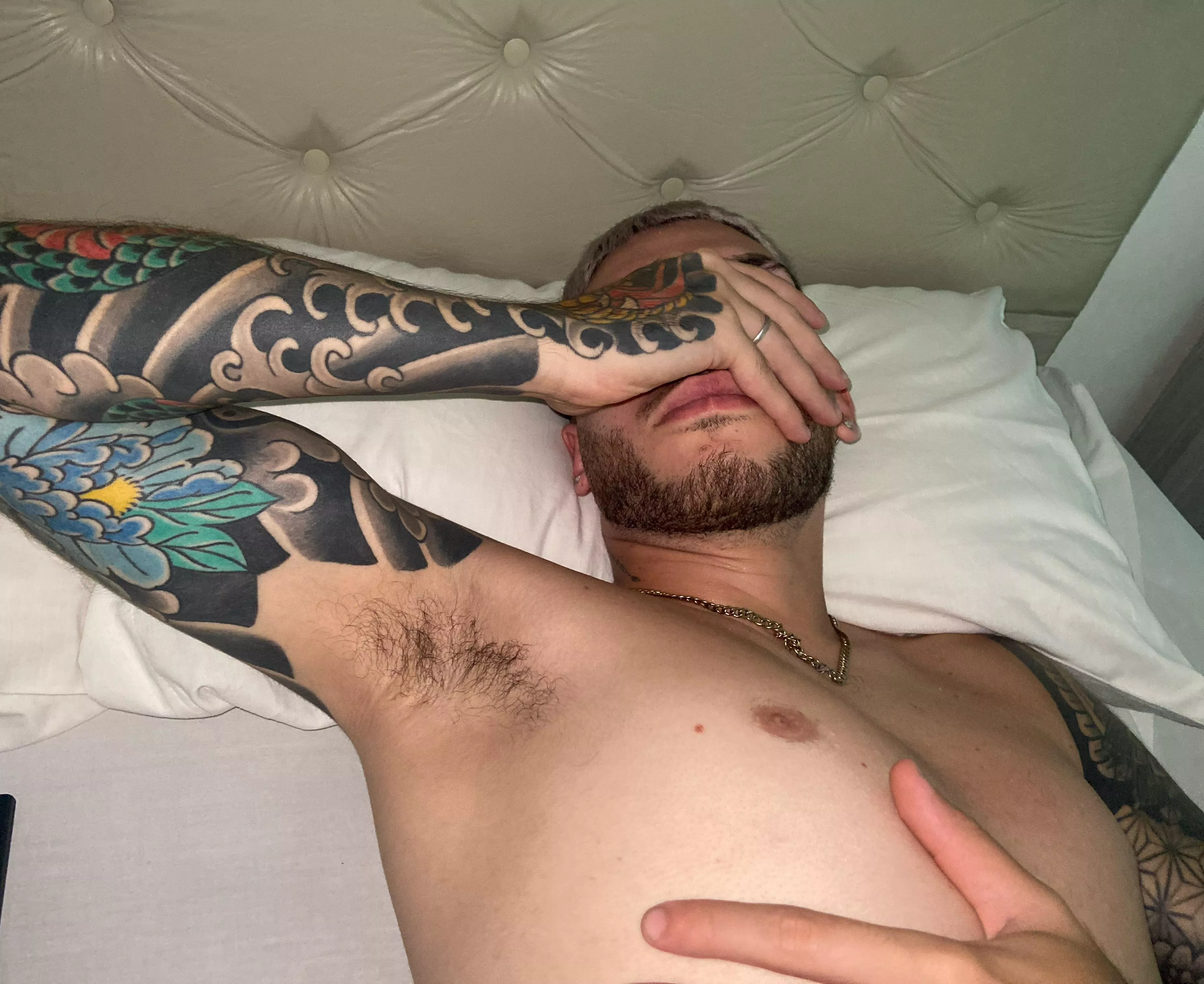 Do you like my armpits, darling? posted by Scoobyok99