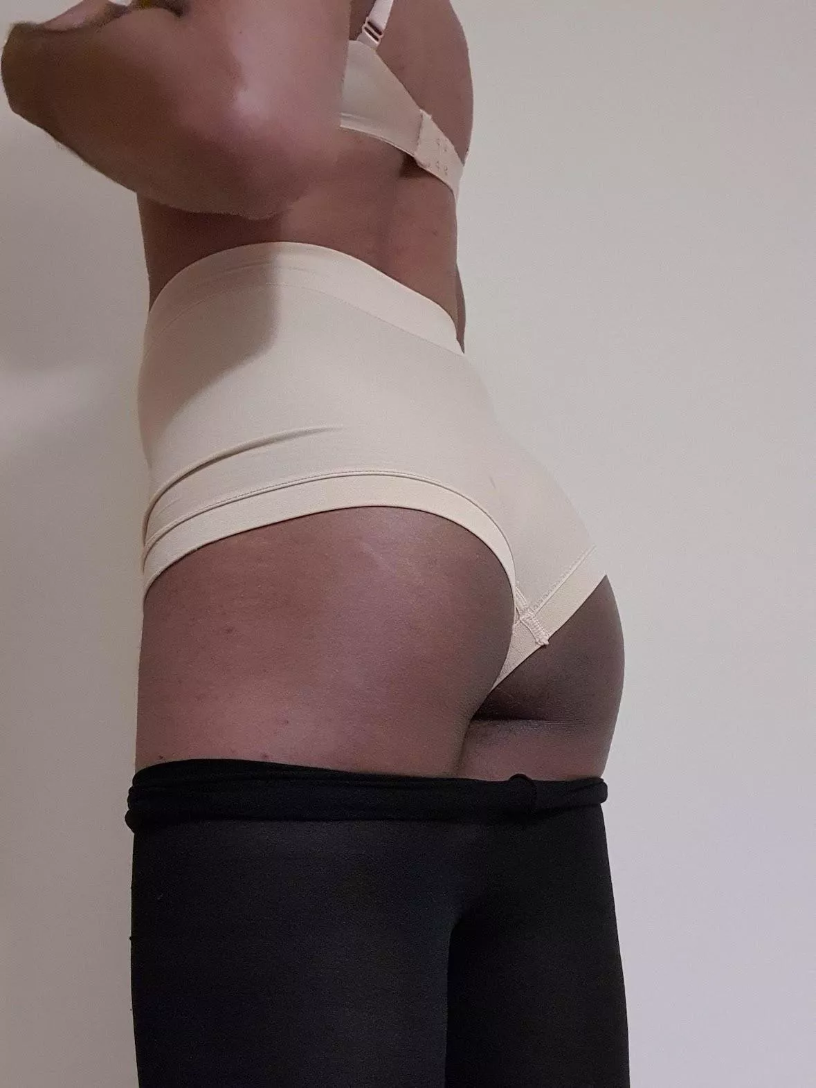 Does my ass look good? posted by hannah0694cd