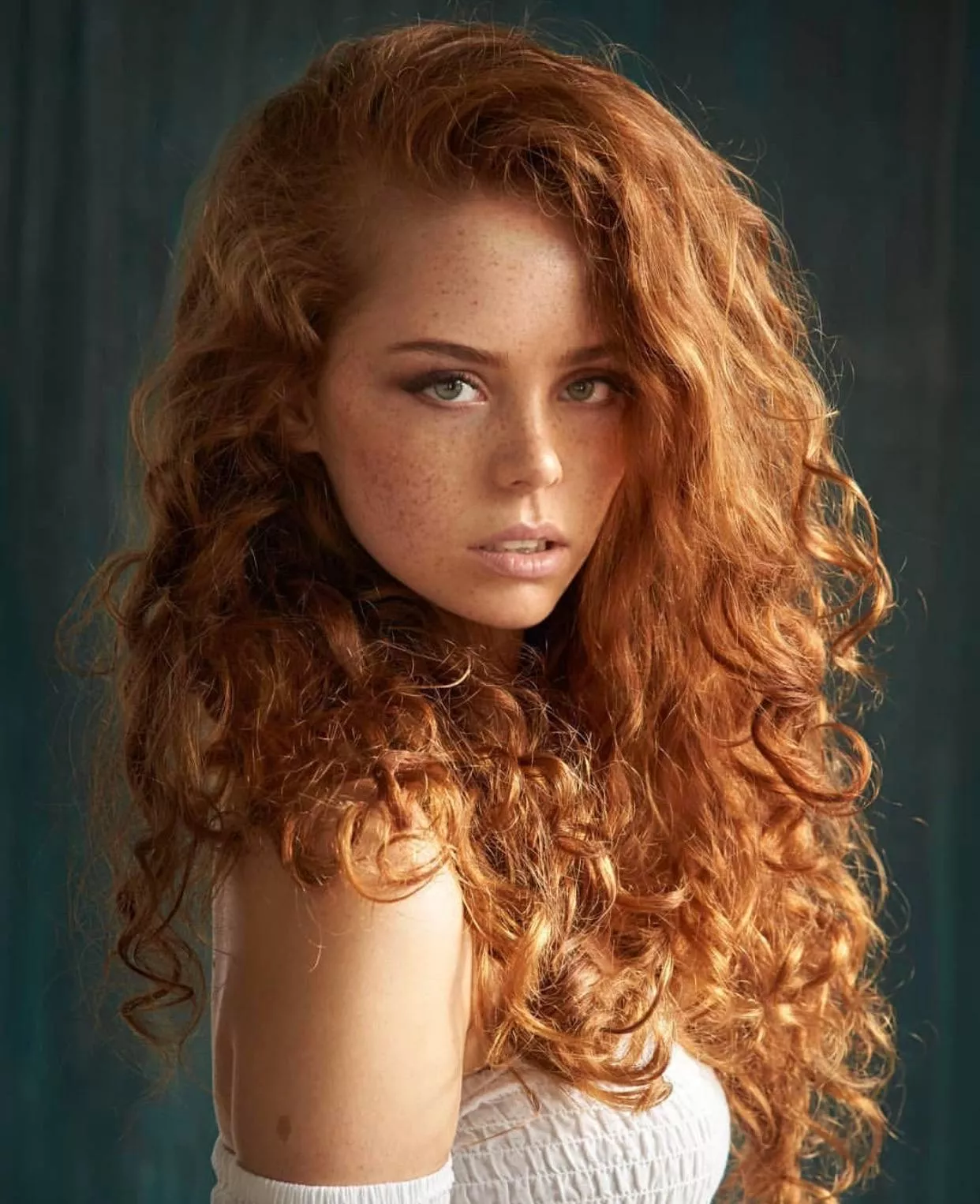 Erika Postnikova posted by qwer5r