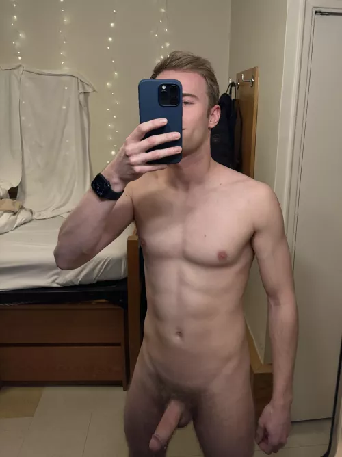 Feeling big 😈 by Mrwezep