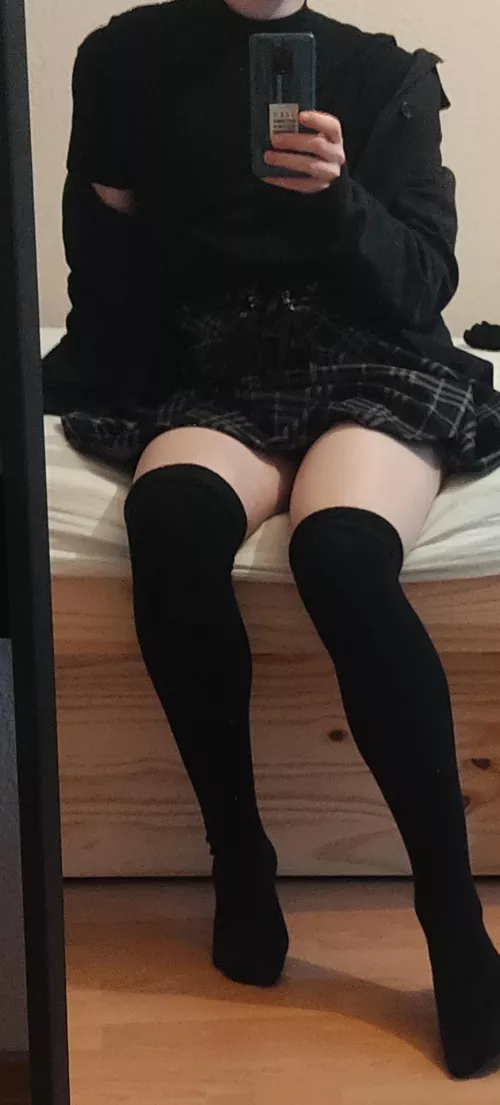 First Post here, hiii by FaintsFB