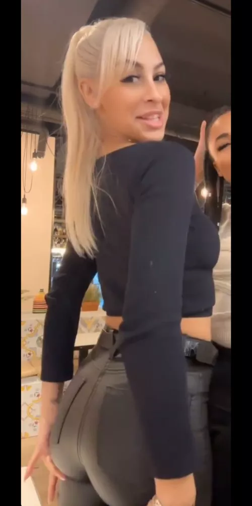 Fit ass by sexybeach_