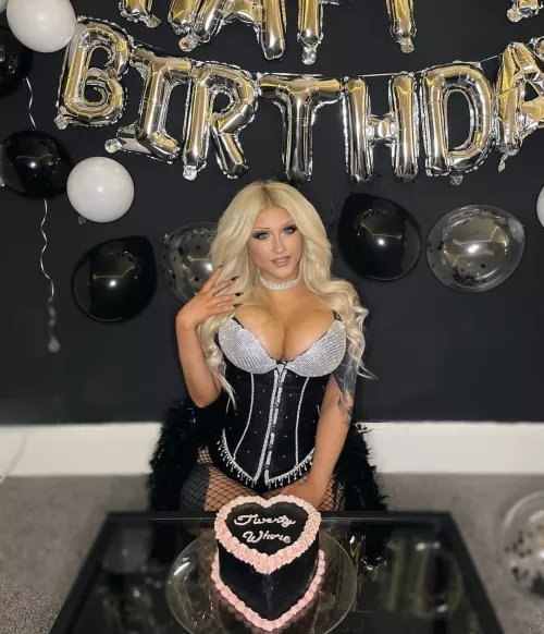 Harley Black by Saints_and_Seducers