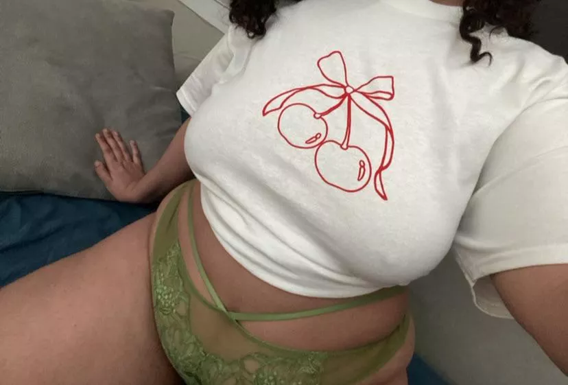 I have spare space for one of you girlies 😽😽 posted by awkwadme3