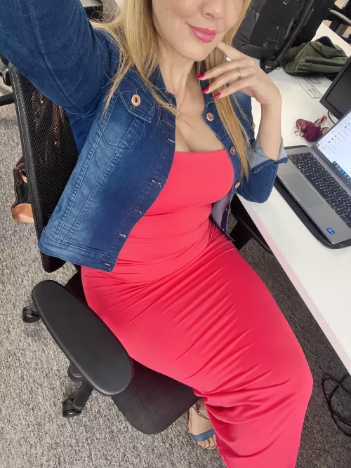 I love wearing tight dresses to work by chloeof