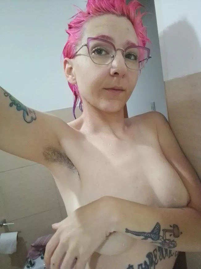 Make me cum just by sucking my sweet armpit posted by GeminiKaty