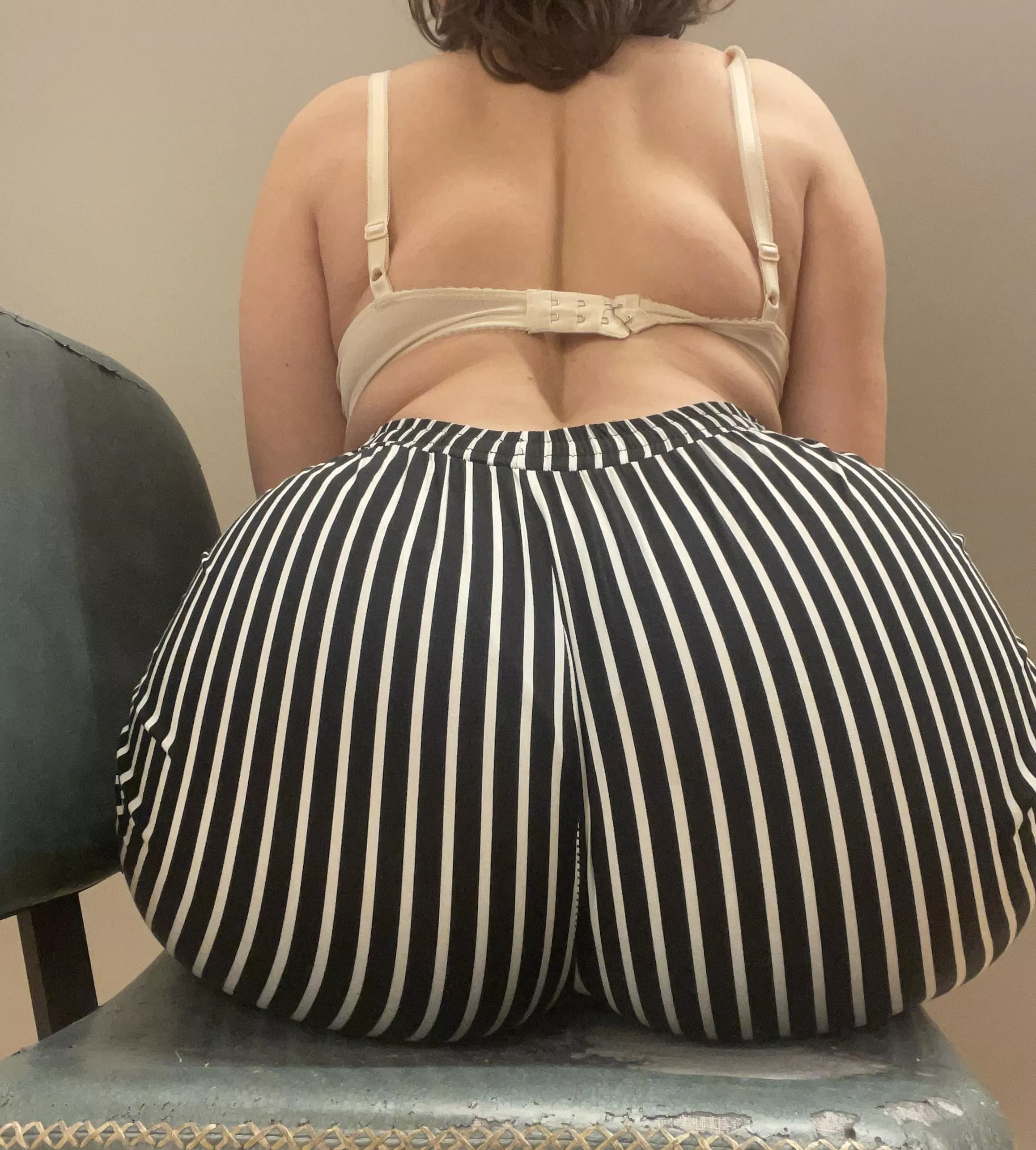 My ass is getting heavy 😳🐽 posted by FatteningPrincess