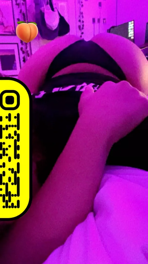 need a cock to fill this bussy up posted by Sissyarab_