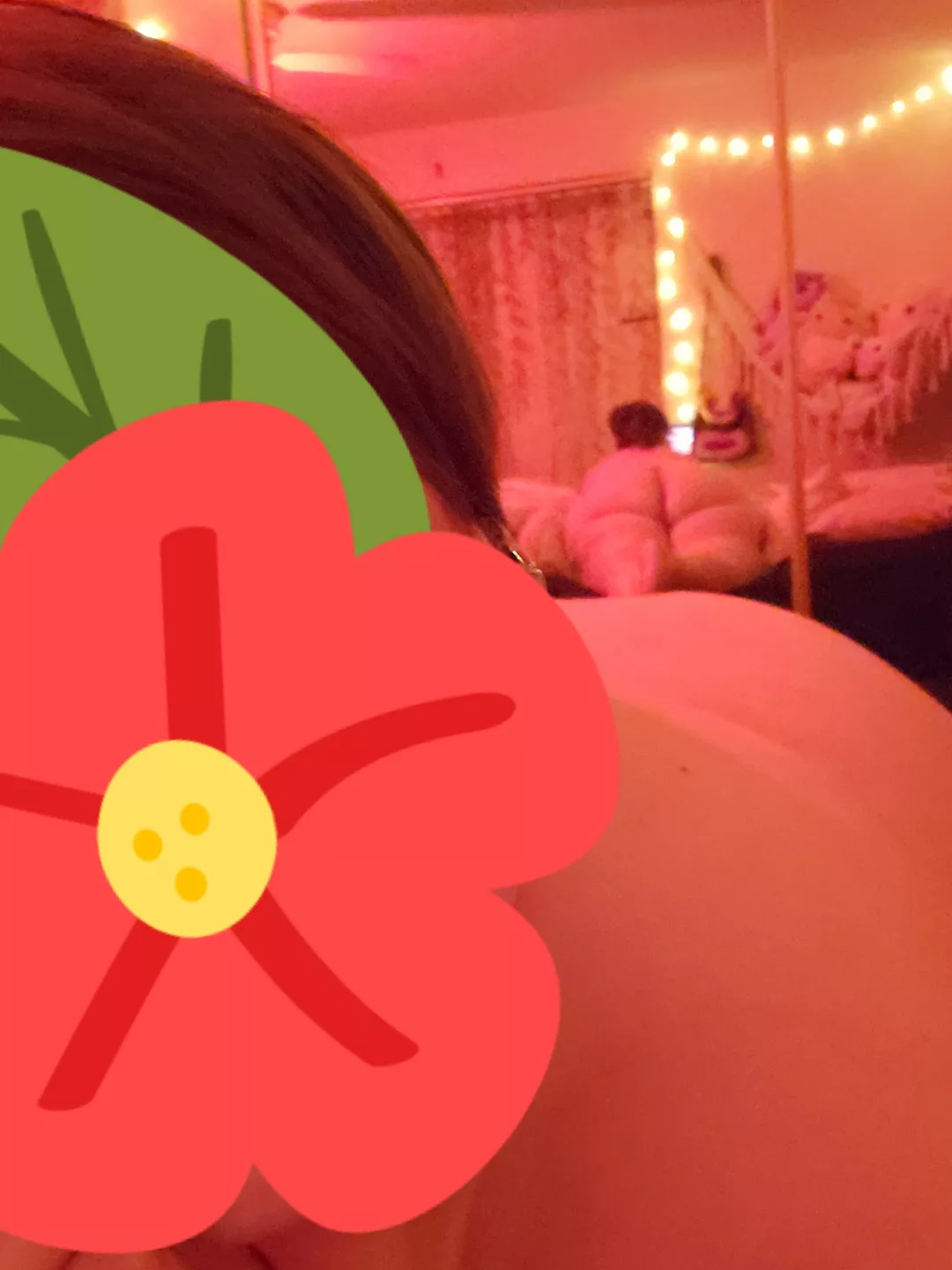 Peekaboo 😘 posted by lexxi_lust