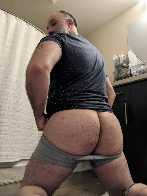 Rainy days make me want to stay inside by tucotorresx