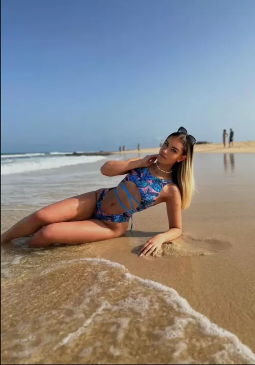 Rosa Weidfeld - german Volleyball player by Frequent-Agent-7046