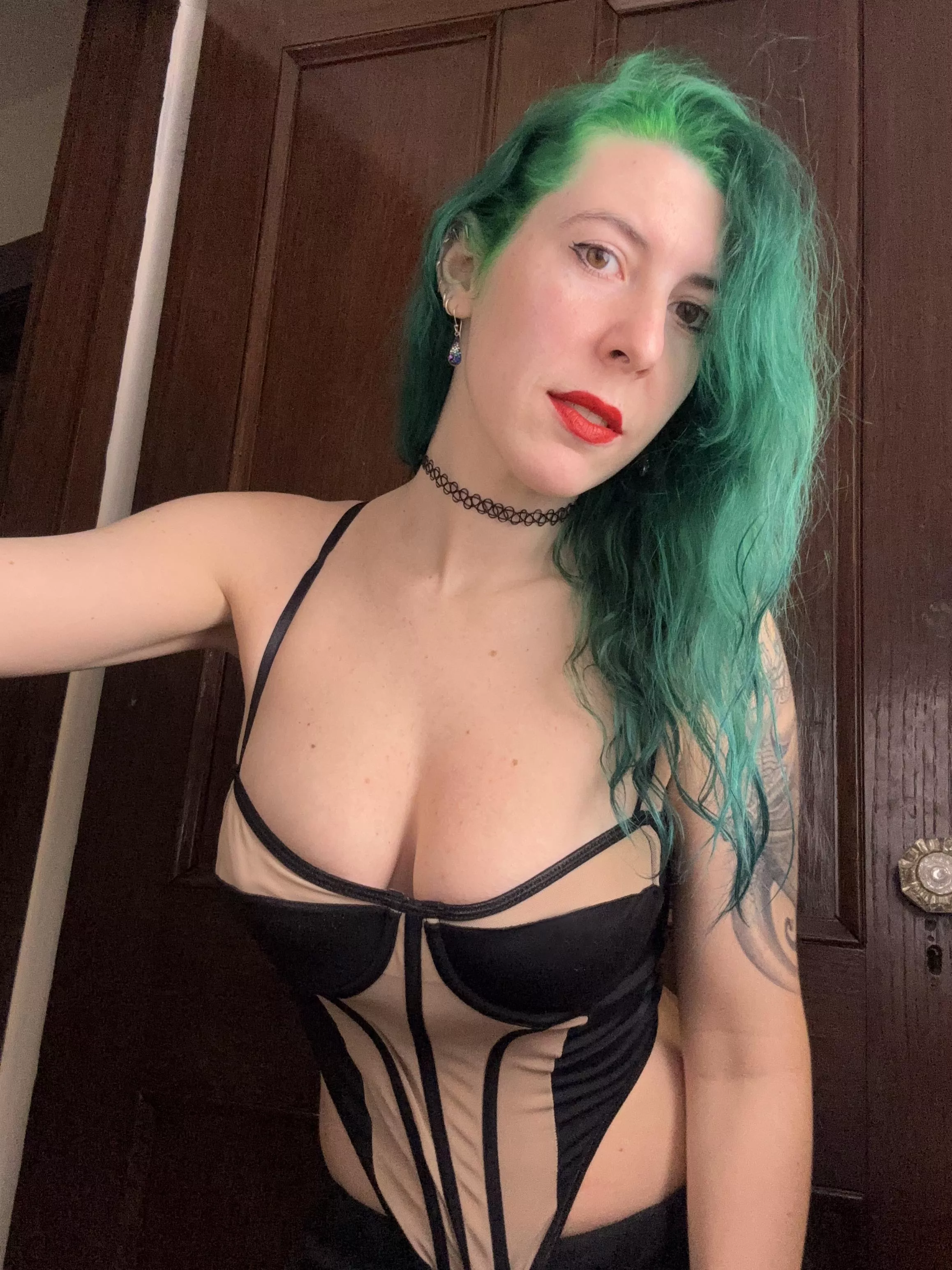 See through hottie posted by sirenskiss3