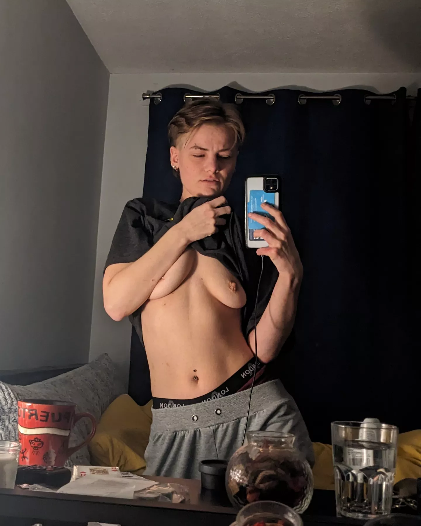 Sorry... Am I distracting you? posted by rhodes_pandemos