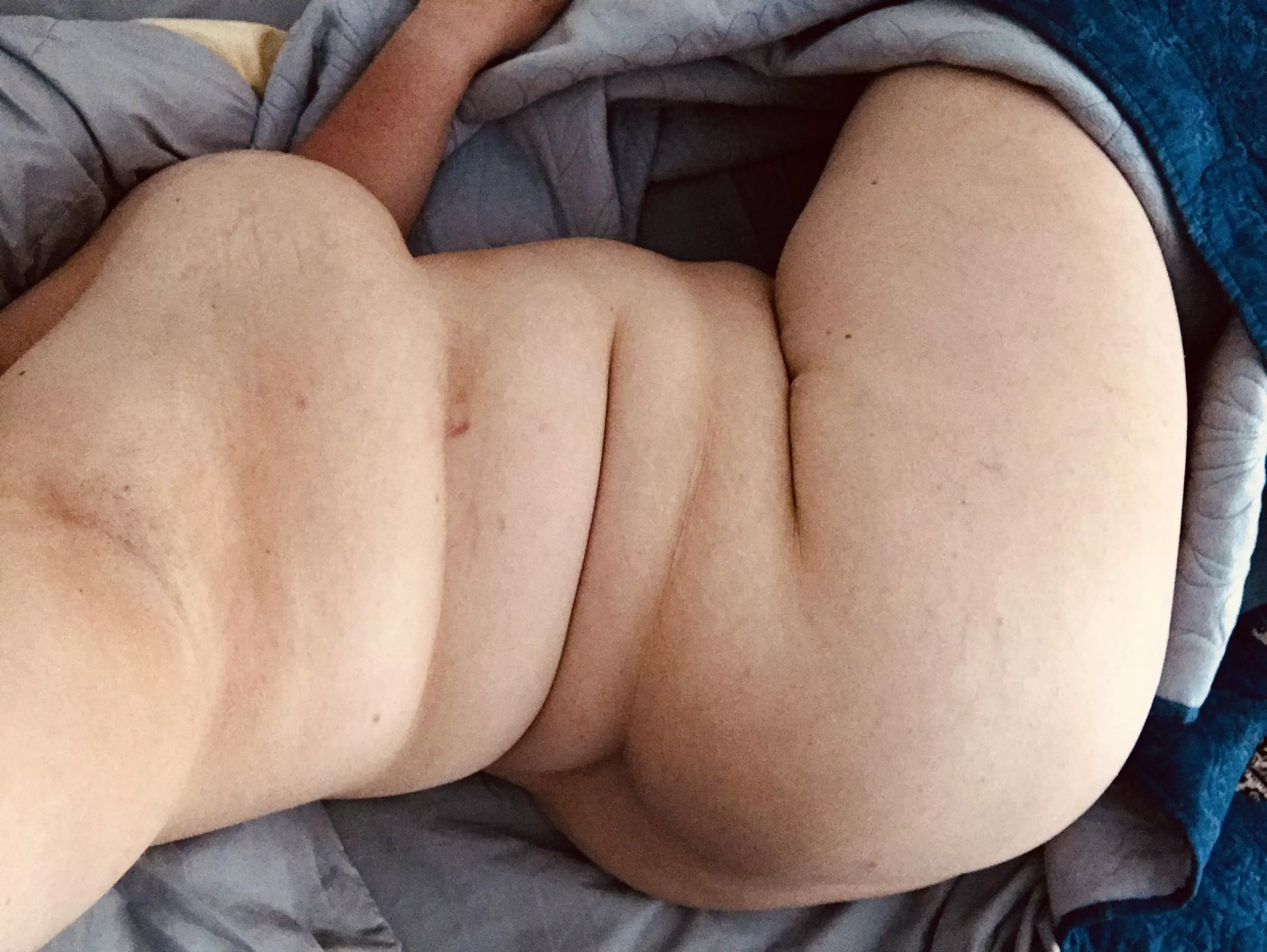 Sundays are the best days for staying in bed 🥰 posted by whatspom