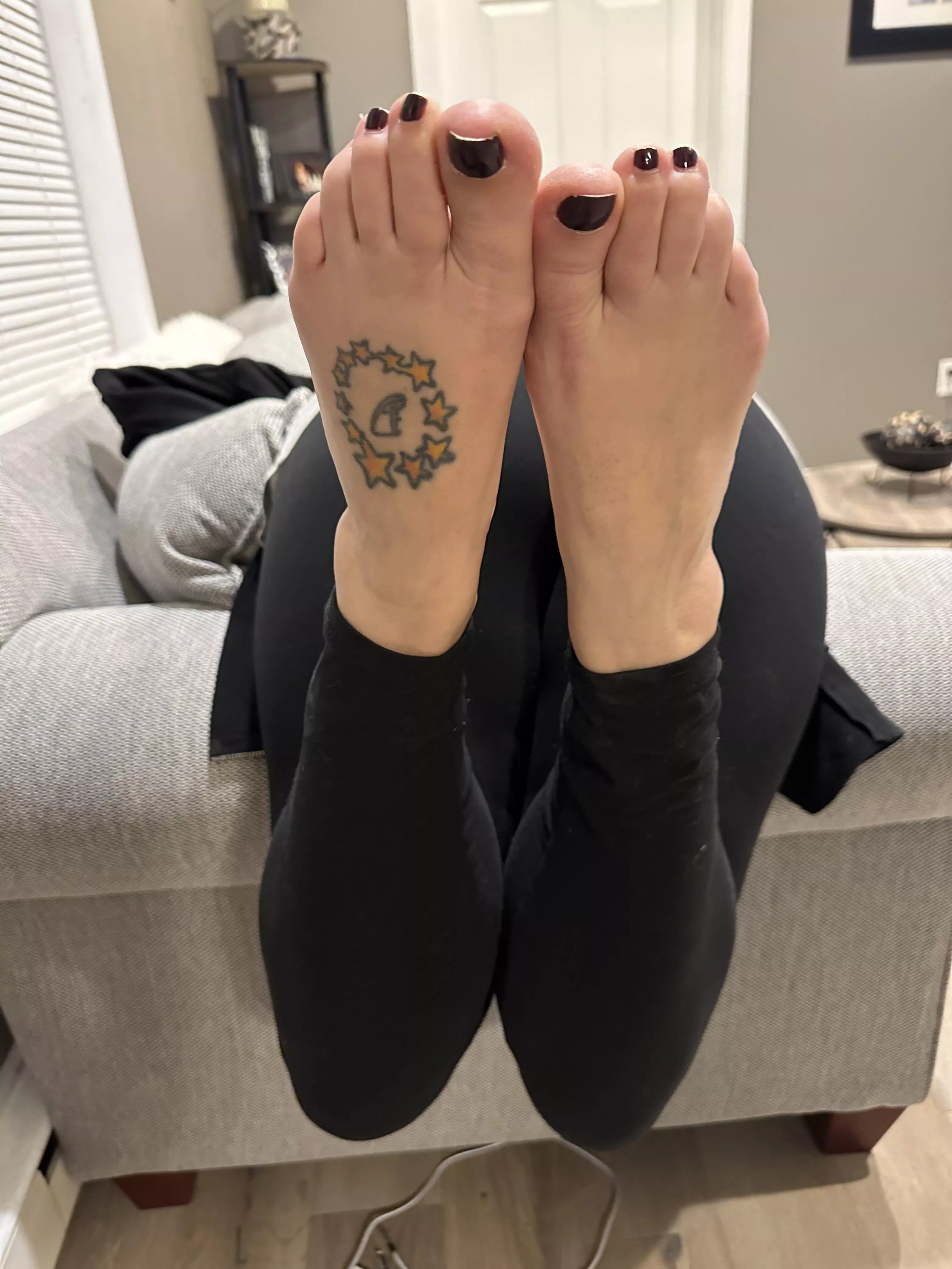 What would you do to my sexy feet posted by TwinkleTits91