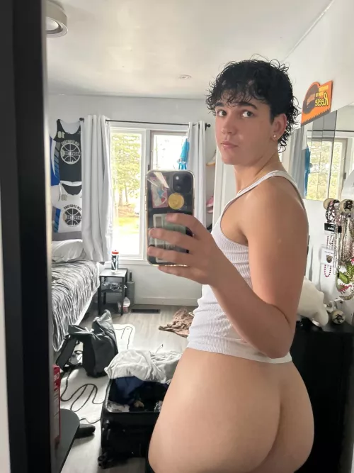 who wants to see a video of me sucking dick? by wannabefemboy0