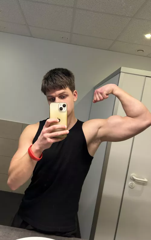 (19)Who wants to taste post workout armpit? by Select_Equipment4297