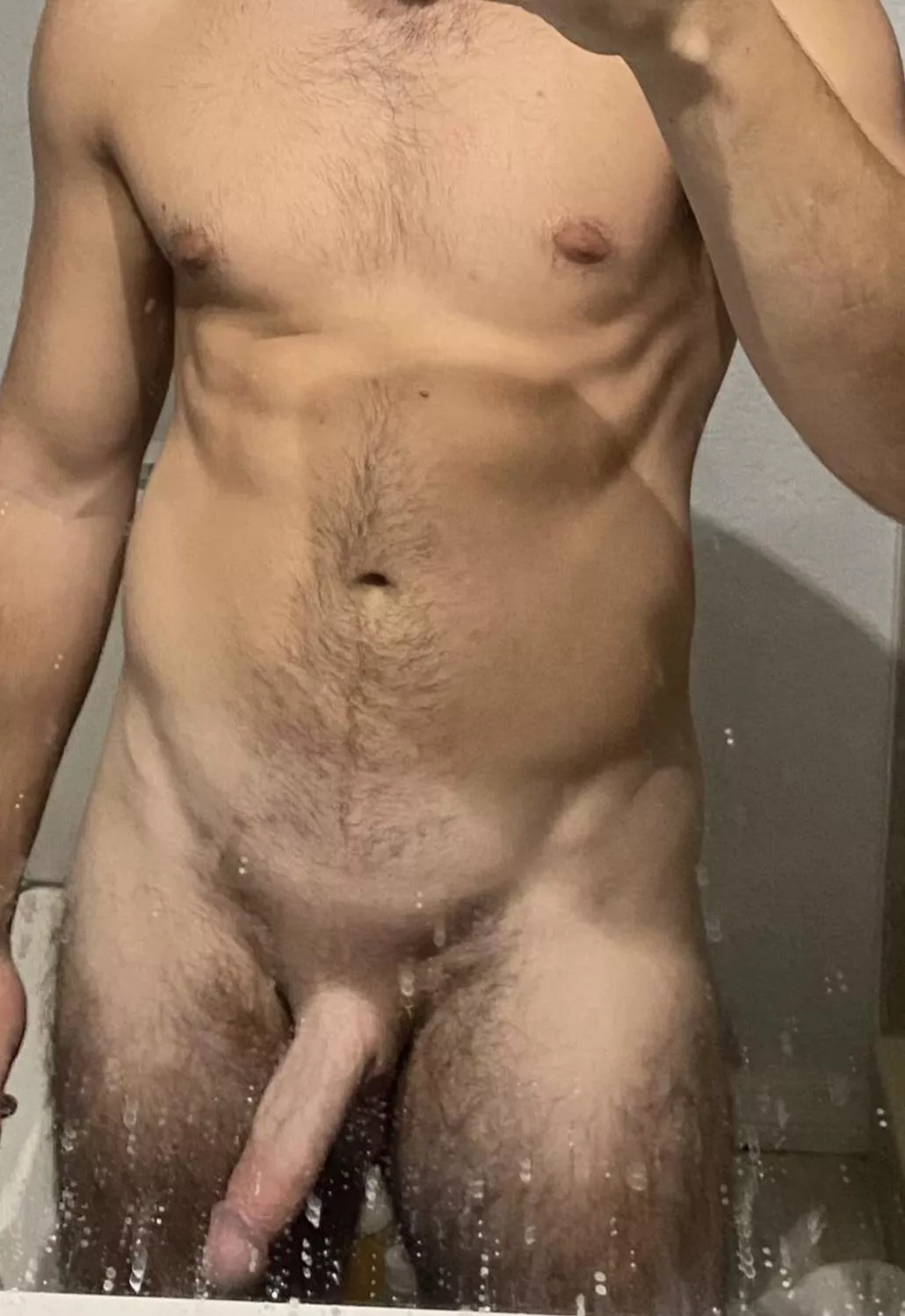 24 7’ athlete top 🍆looking for bottoms only. Mattz891 posted by Artistic-Mushroom284