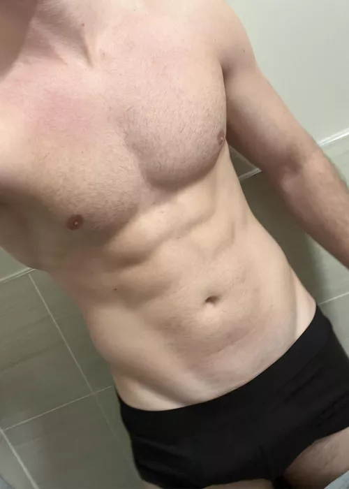 24 dom top, very fit. Looking for fem/smooth bottoms younger than me. Snap: maxxblakey by Ok_Birthday_6274