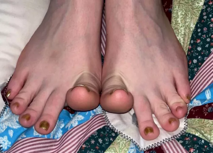 Close up on these long toes 😋🥰 by JasminesKingdom