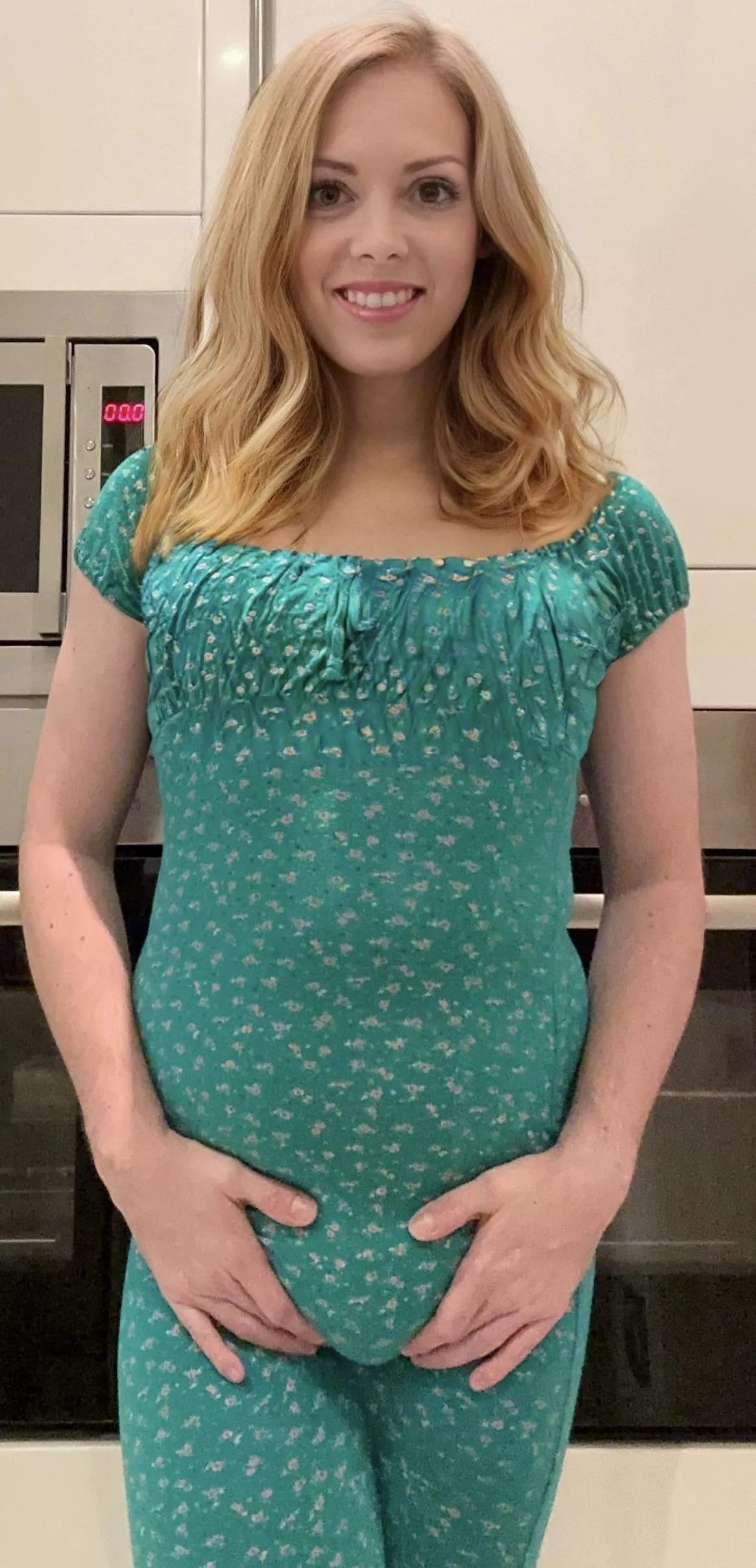 Don’t you love it when there’s extra to grab on to the dress posted by Chloe-lovesit