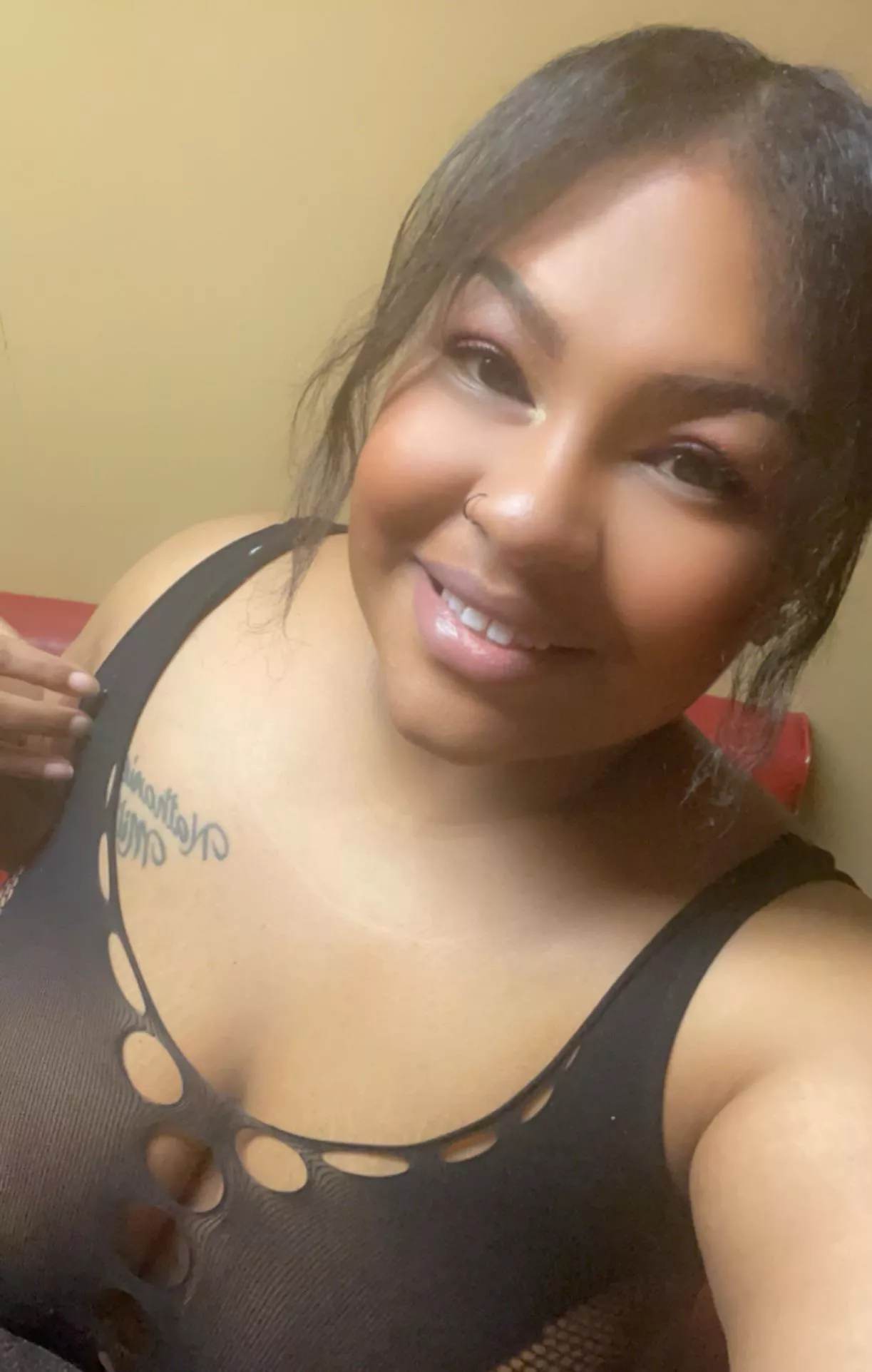 Dressing room smiles 😁 posted by Sunny_Rea_Official