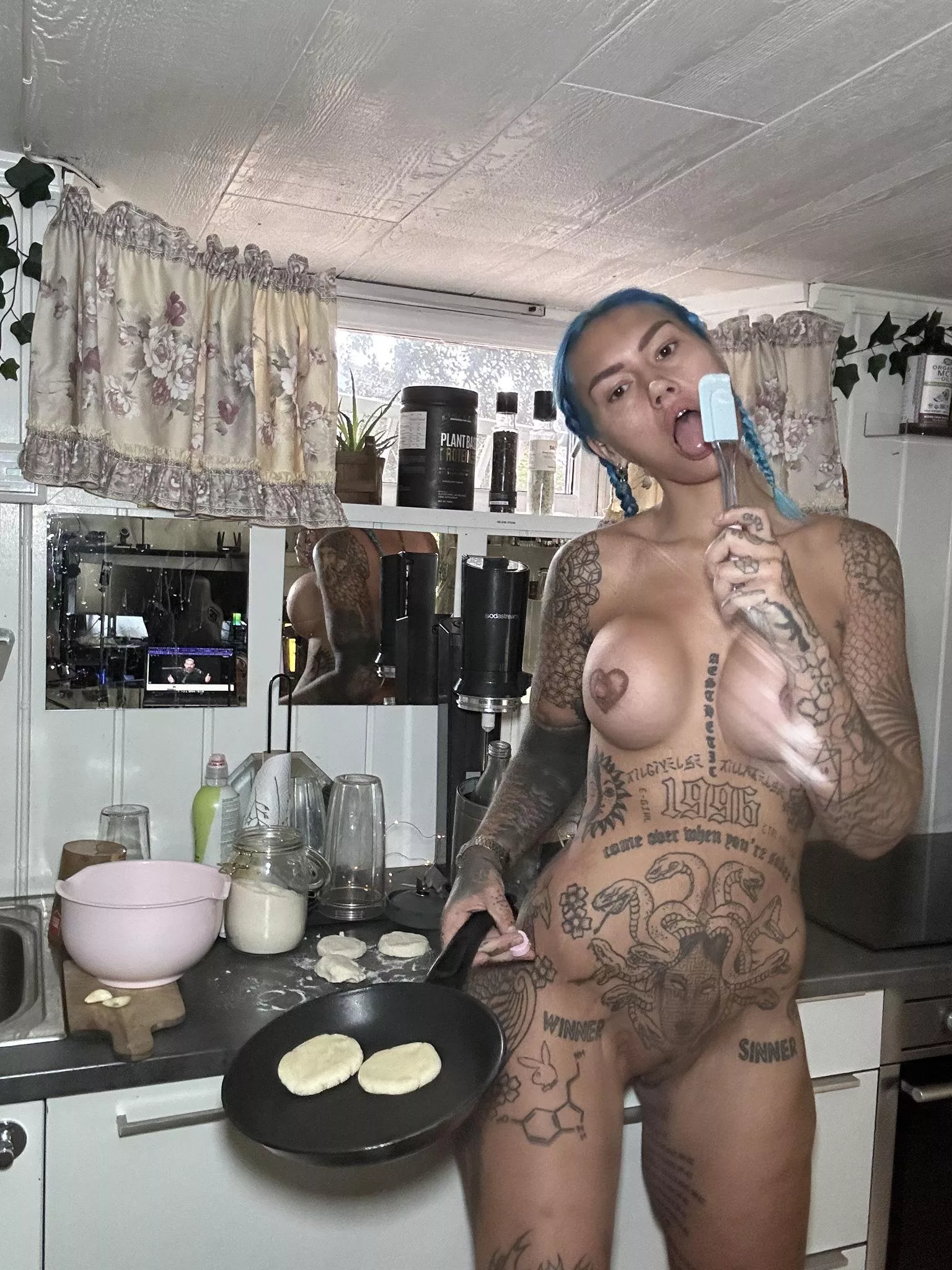 Goth mommy of your dreams posted by TrickVivid