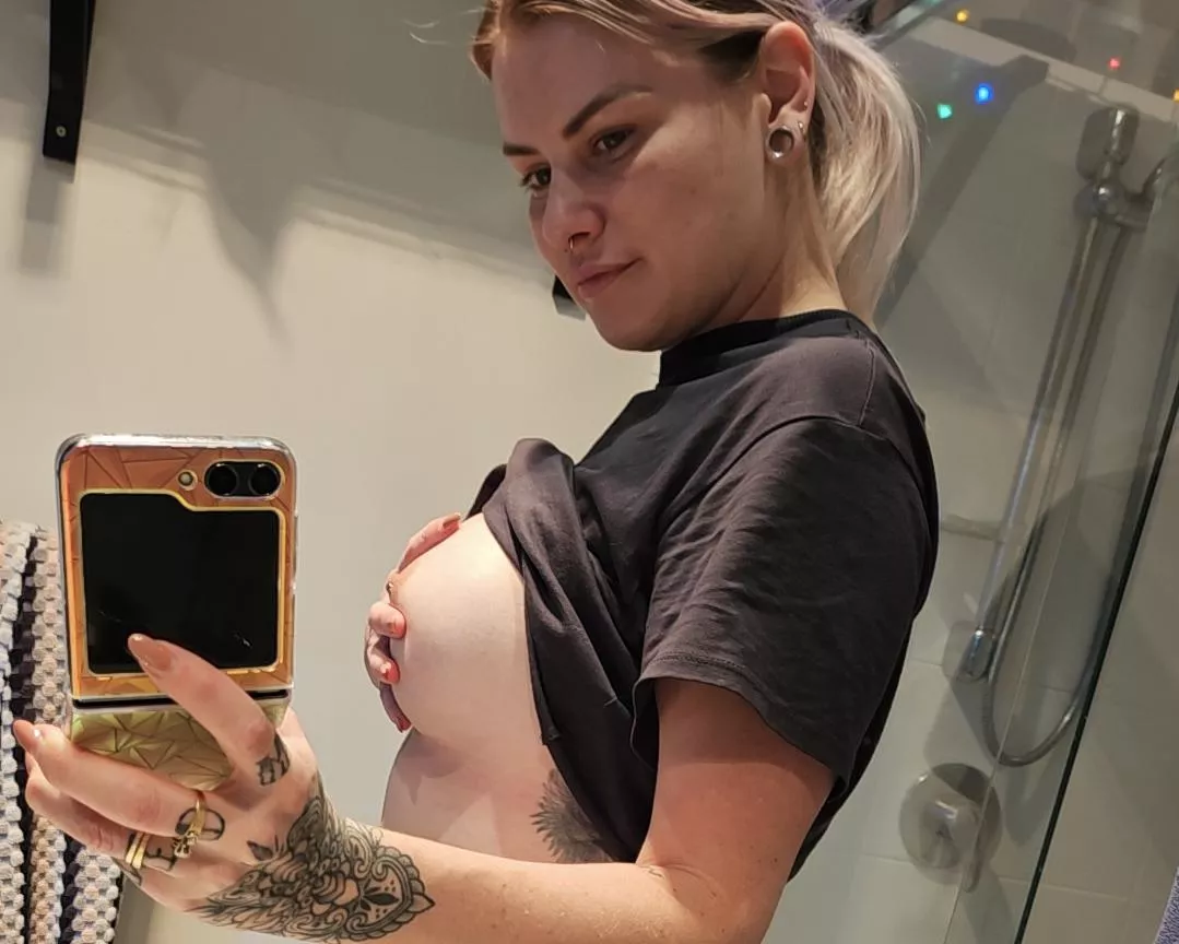 Handbra doesn't cover nips posted by fluffybunny1989