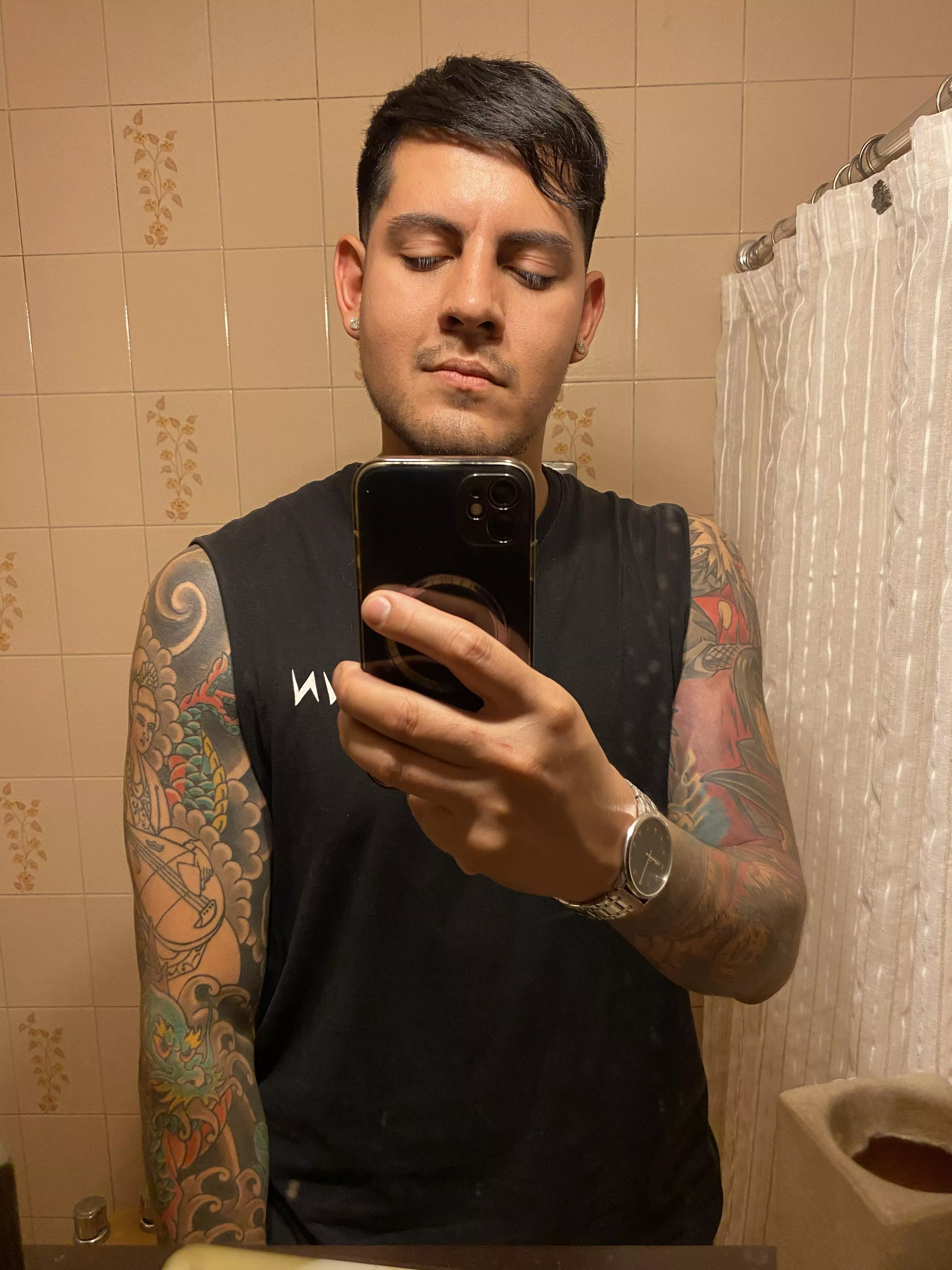 Have a good start to the week! Do you like my tattoos? posted by Franchesco33