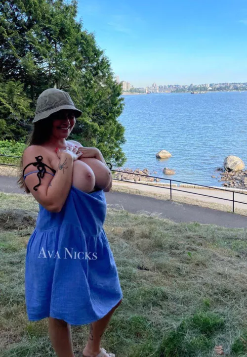 Hubby doesn’t have the guts to fill my pussy in public… would you? by avanicks