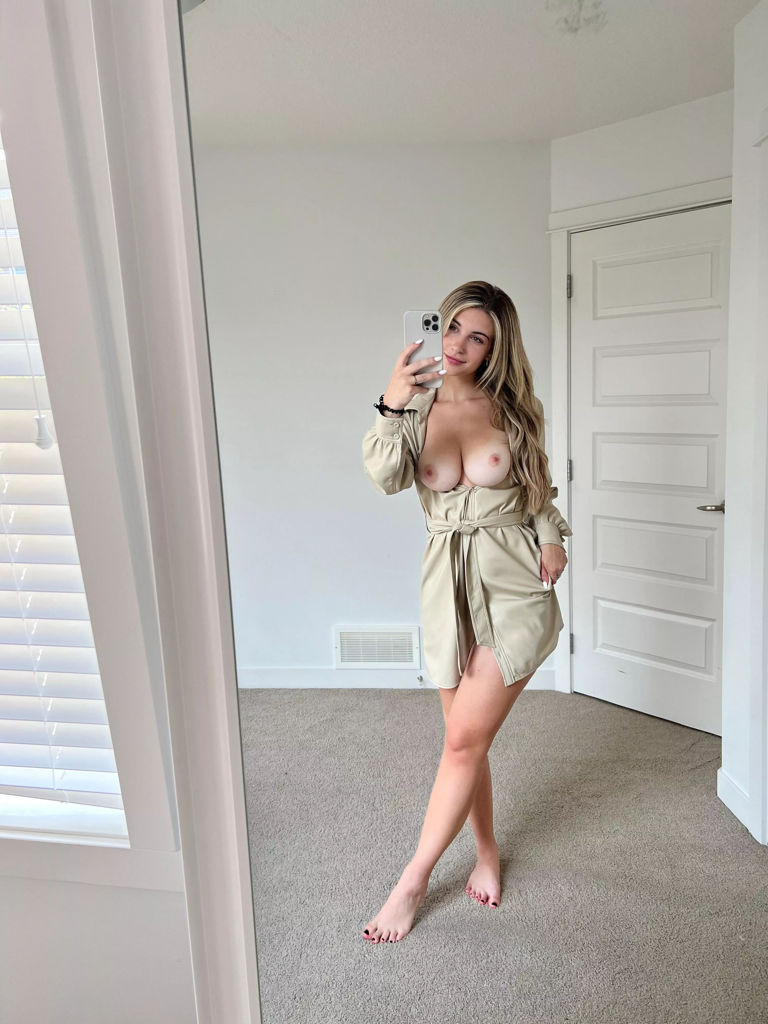 Let's fuck in the office posted by YourVirtualGF